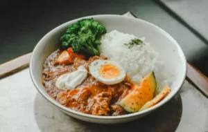 Pyszny i łatwy Przepis Na Jajko Curry Na Szybki i Zdrowy Obiad
