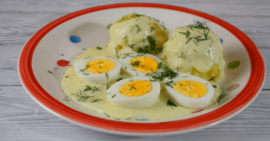 Przepis na pyszne jajka w sosie chrzanowym